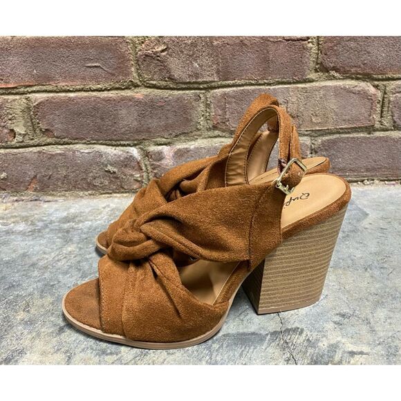 Qupid Chestnut Brown Micro-Suede Knotted Chunky Heels Size 7 - Picture 3 of 11